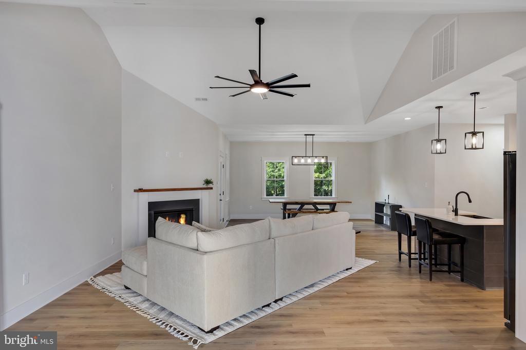 718 TRAVELLER ST.