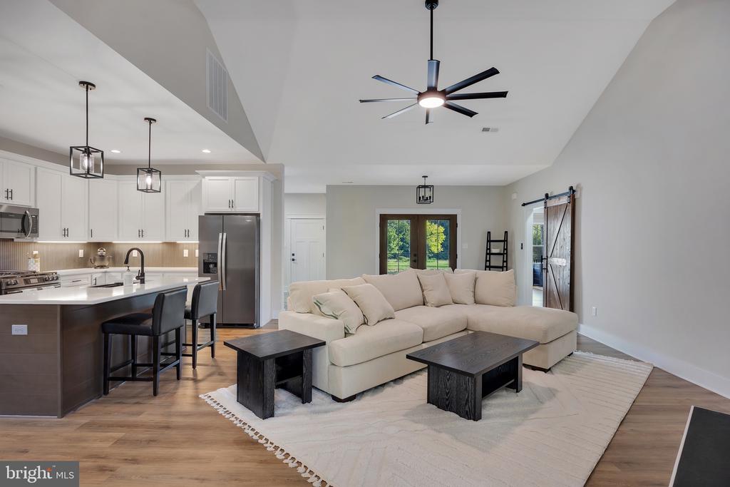 718 TRAVELLER ST.