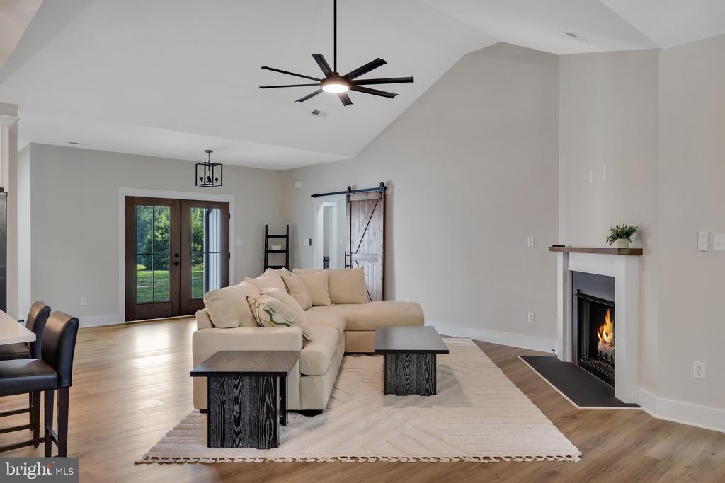718 TRAVELLER ST.