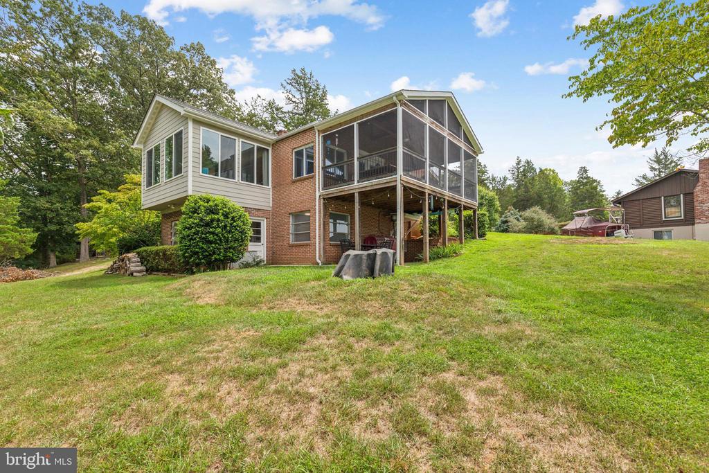 285 LAKEVIEW CIRCLE