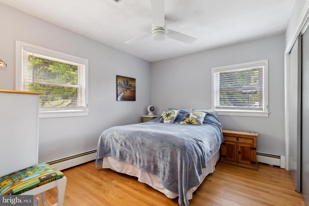 285 LAKEVIEW CIRCLE