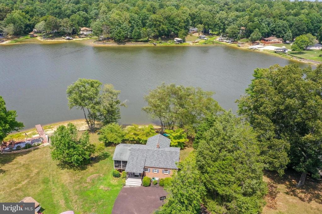 285 LAKEVIEW CIRCLE
