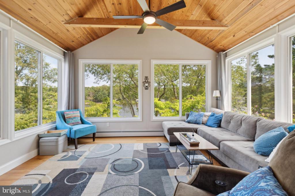 285 LAKEVIEW CIRCLE