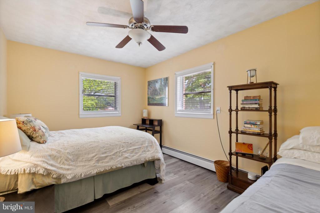 285 LAKEVIEW CIRCLE