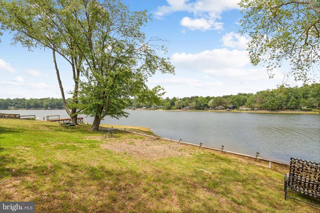 285 LAKEVIEW CIRCLE