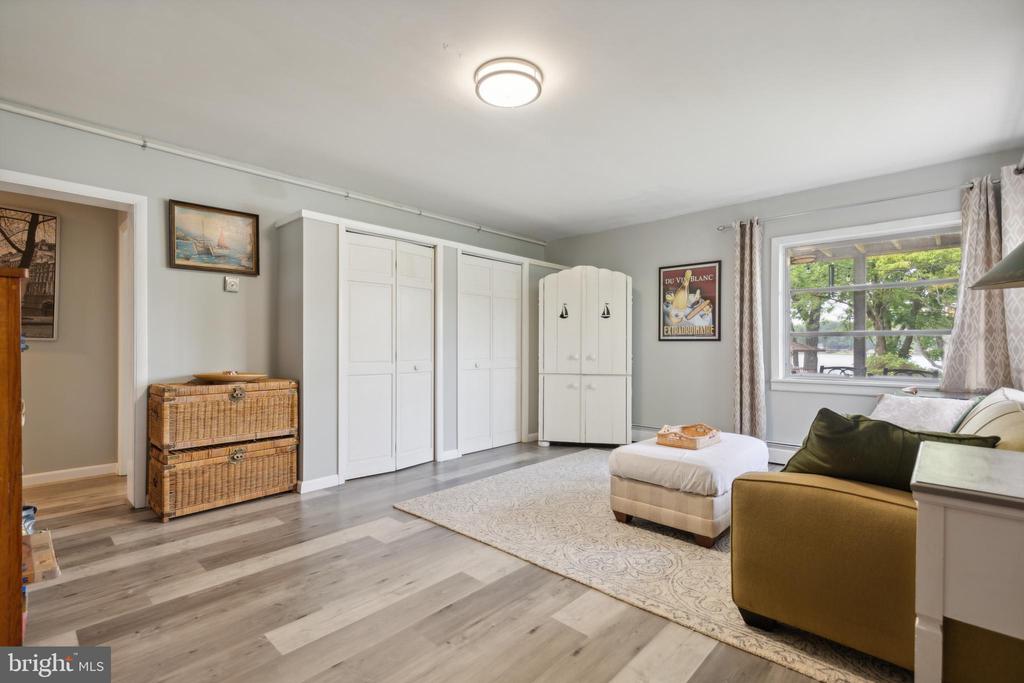 285 LAKEVIEW CIRCLE