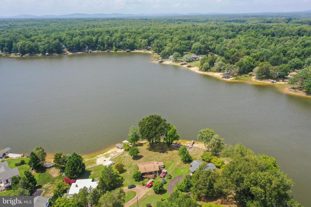 285 LAKEVIEW CIRCLE
