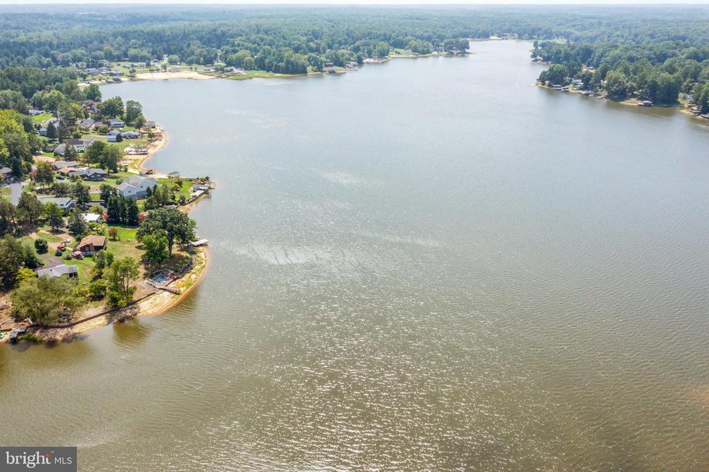 285 LAKEVIEW CIRCLE