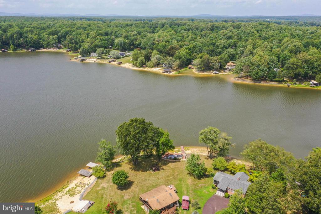 285 LAKEVIEW CIRCLE