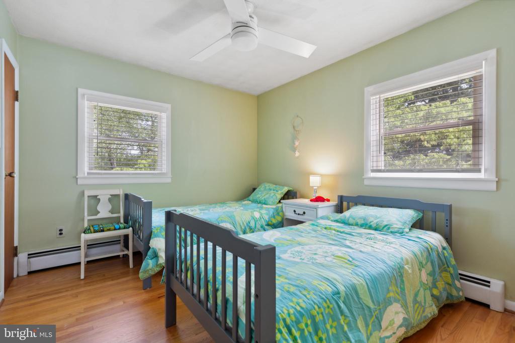 285 LAKEVIEW CIRCLE