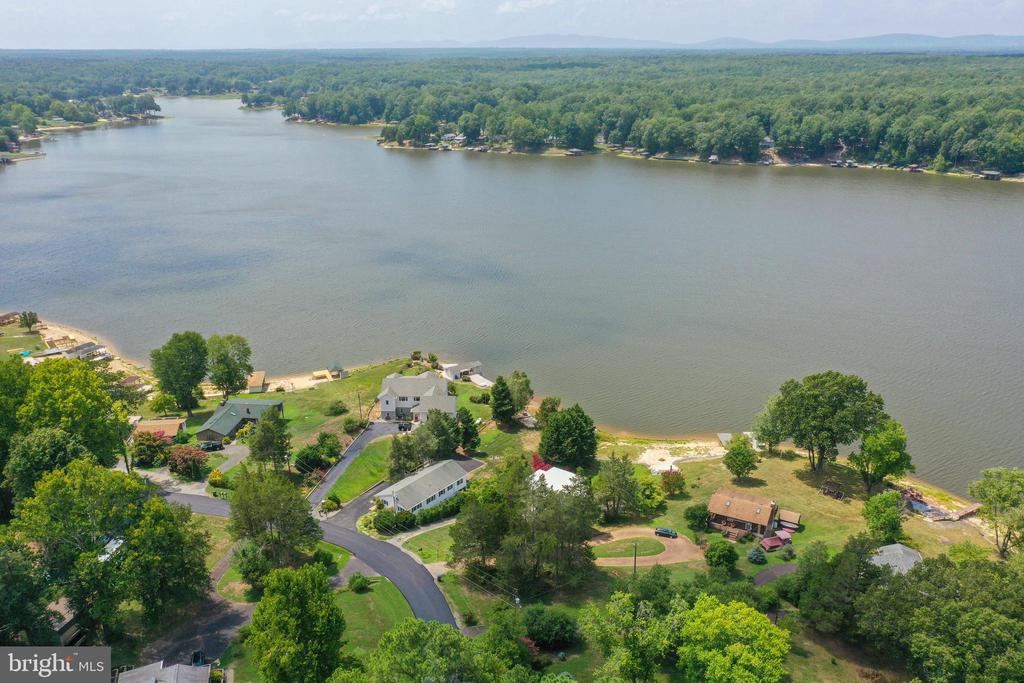 285 LAKEVIEW CIRCLE