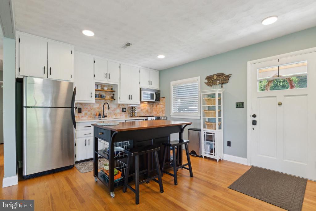 285 LAKEVIEW CIRCLE