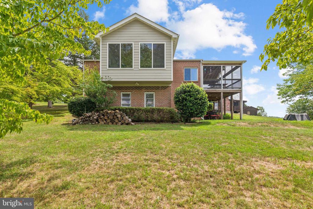 285 LAKEVIEW CIRCLE