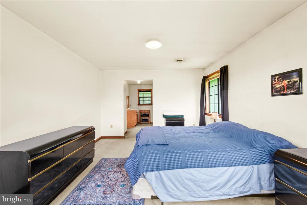 1211 MT AIRY ROAD