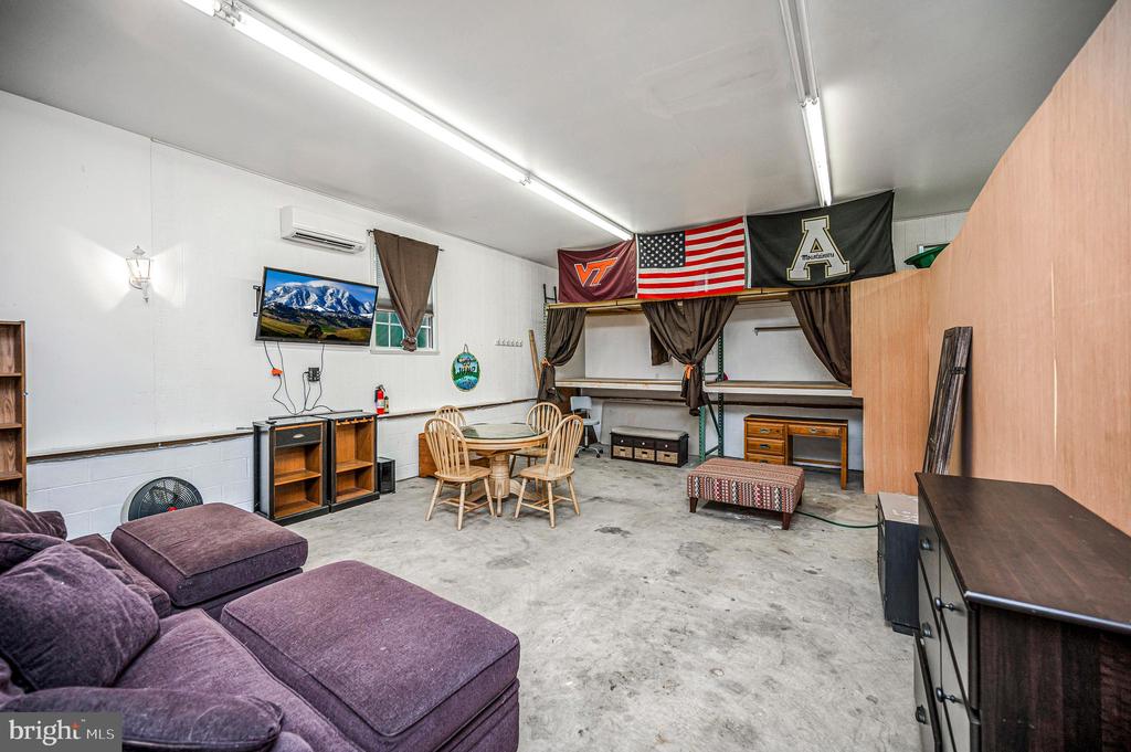 446 BAILEY DRIVE