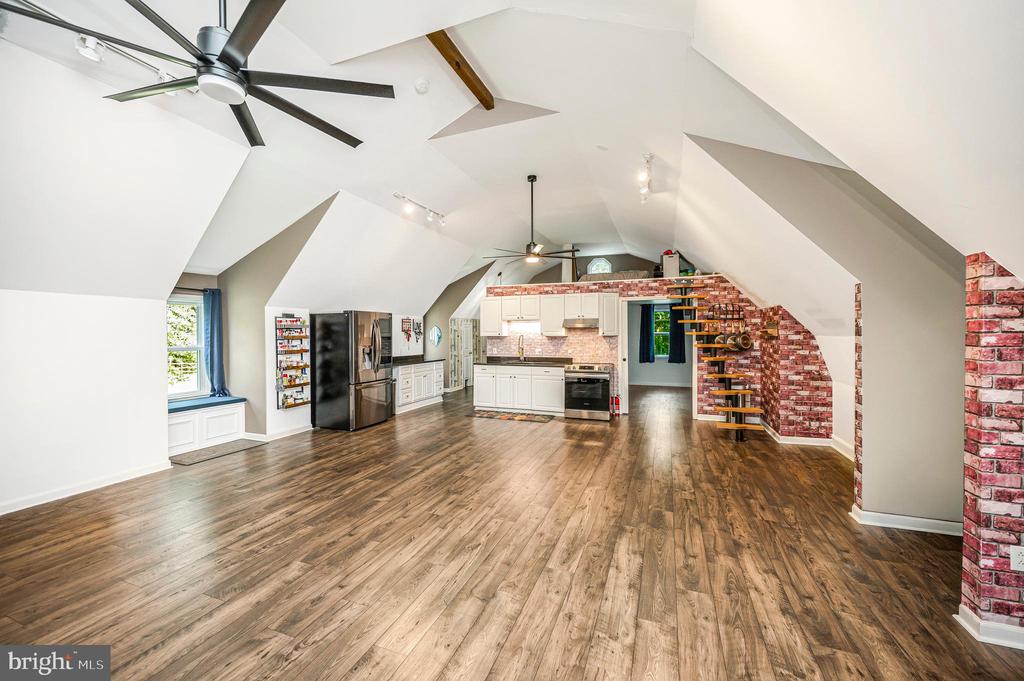446 BAILEY DRIVE