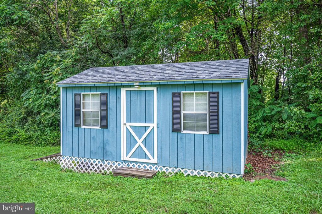 446 BAILEY DRIVE