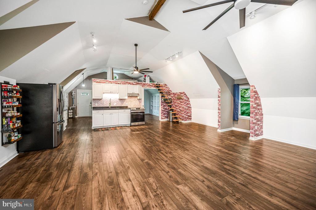 446 BAILEY DRIVE