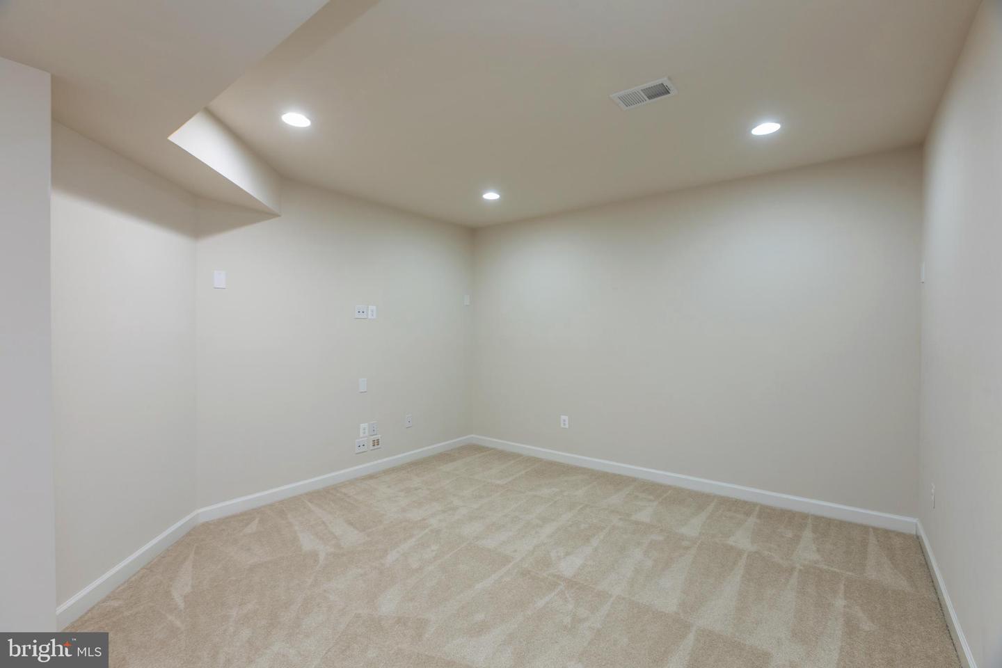 24916 Earlsford DRIVE