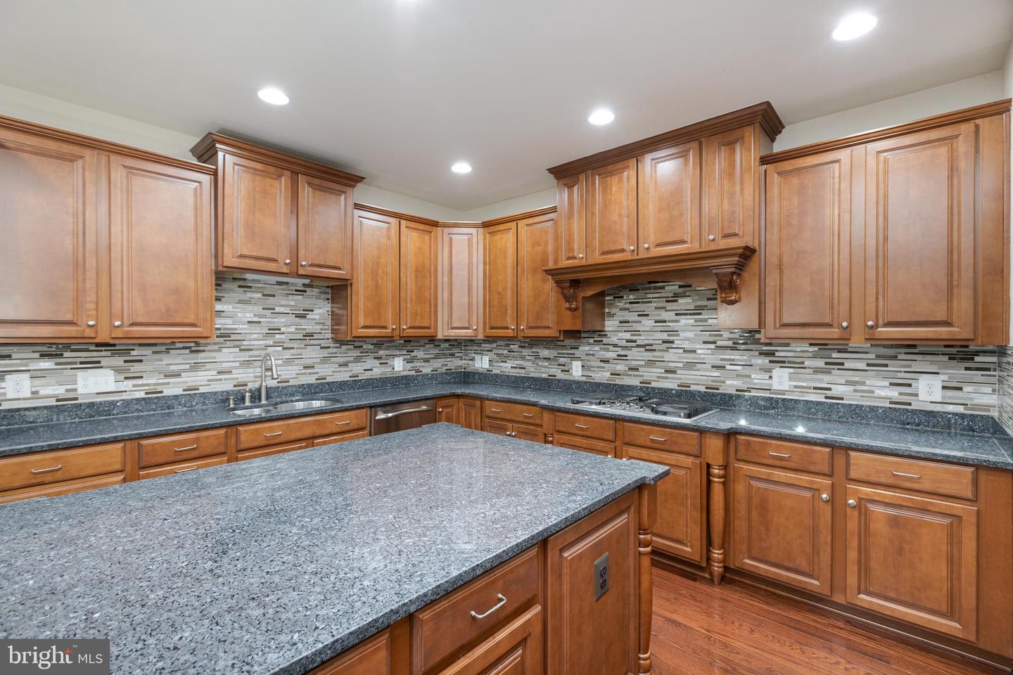 24916 Earlsford DRIVE