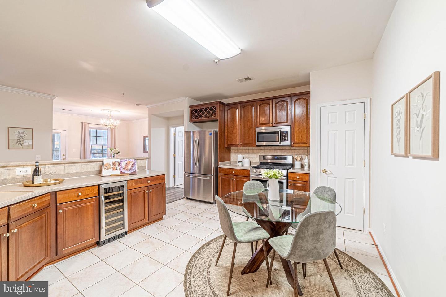 20751 Royal Palace SQUARE Unit: 425