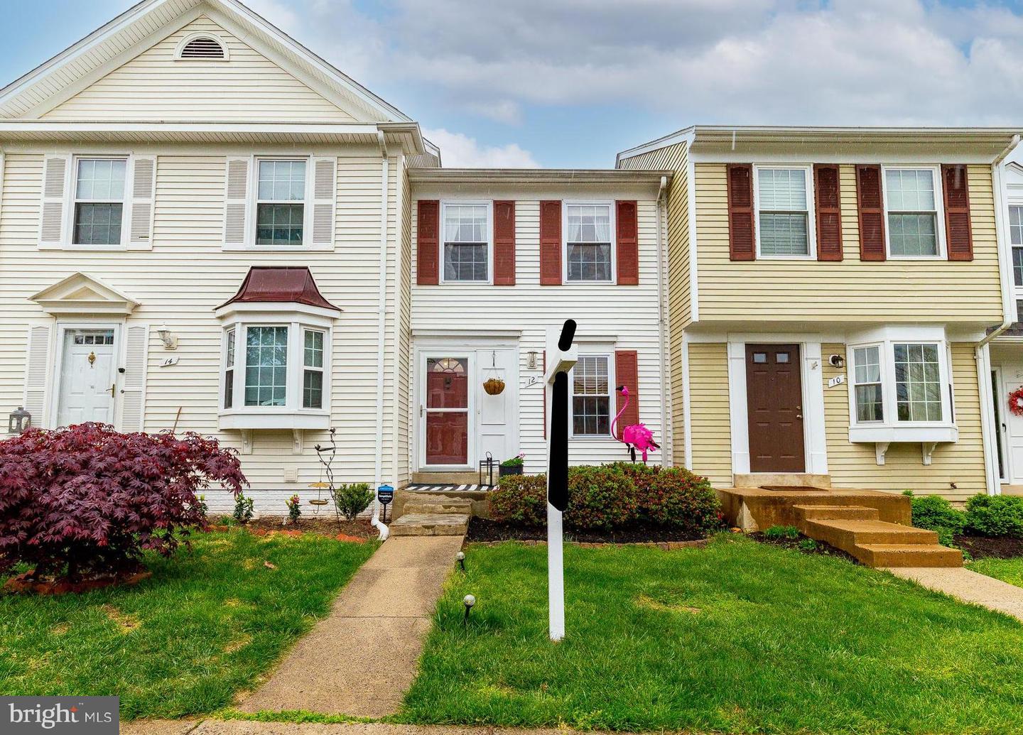 12 Clinton COURT