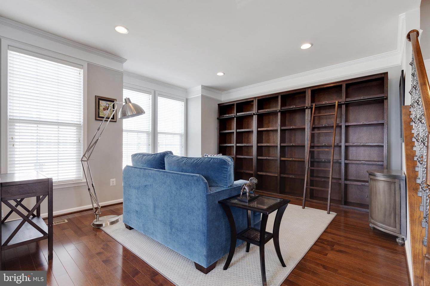25126 Sweet Myrtle SQUARE