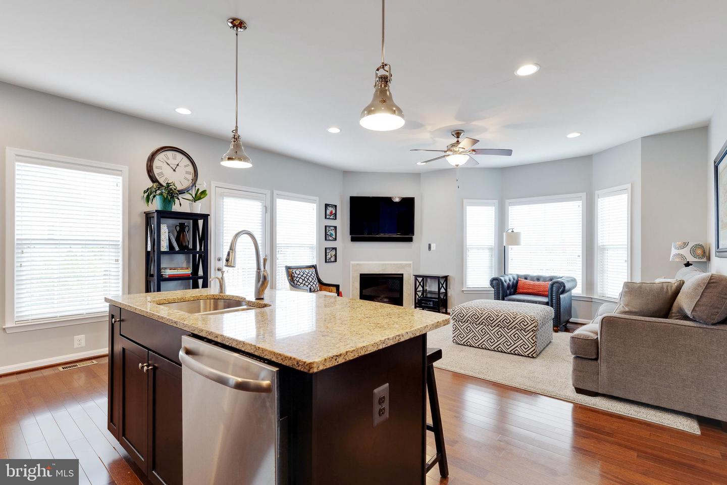 25126 Sweet Myrtle SQUARE