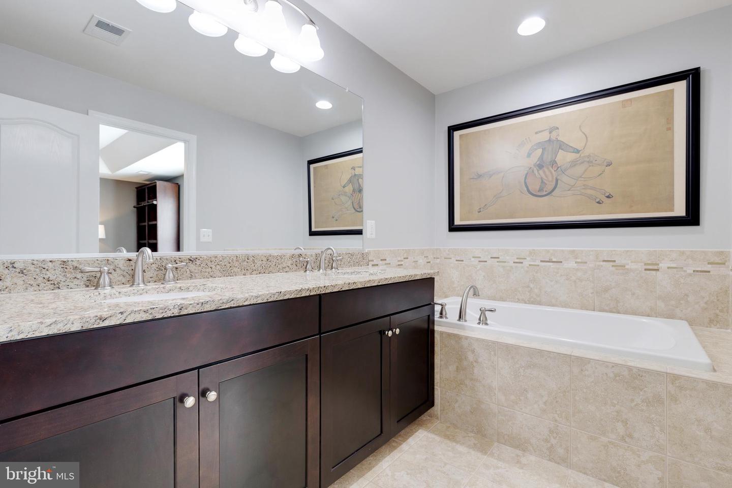 25126 Sweet Myrtle SQUARE