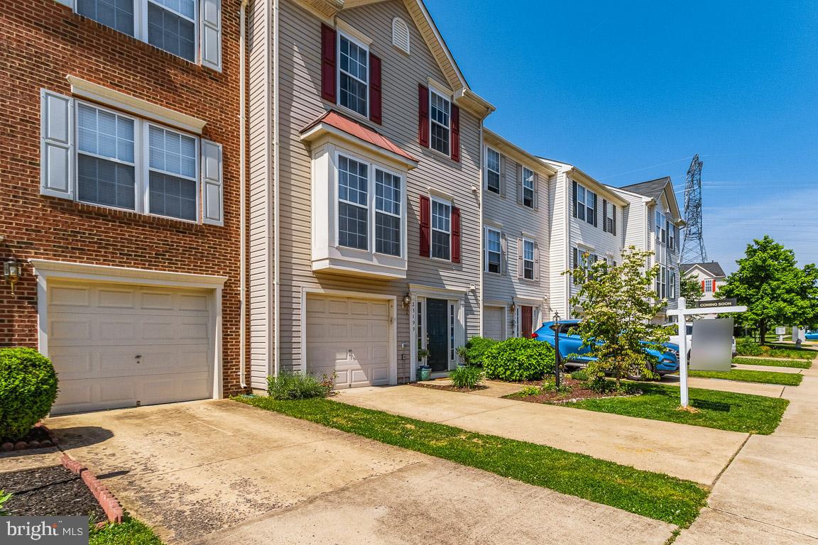 25199 Destination SQUARE