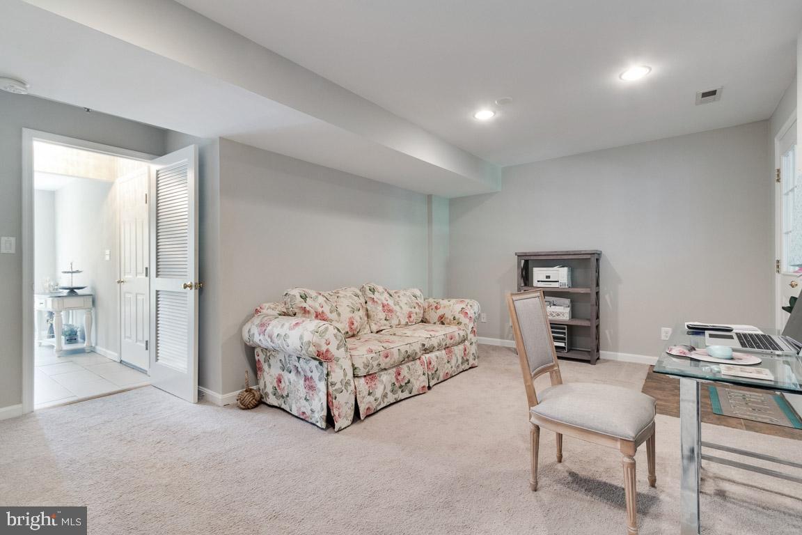 25199 Destination SQUARE