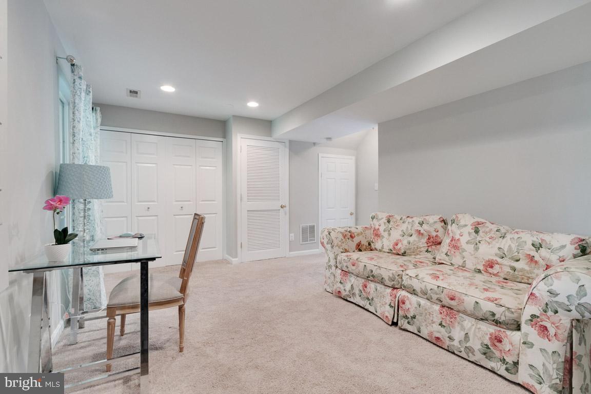 25199 Destination SQUARE