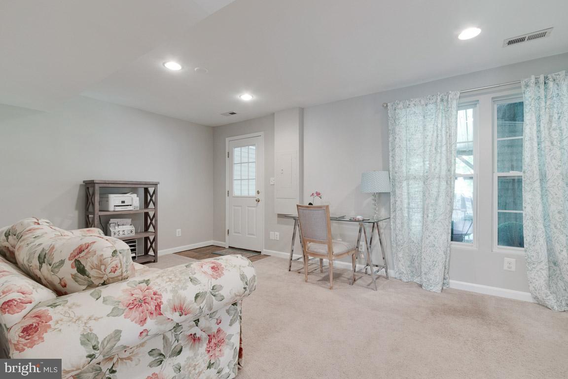 25199 Destination SQUARE