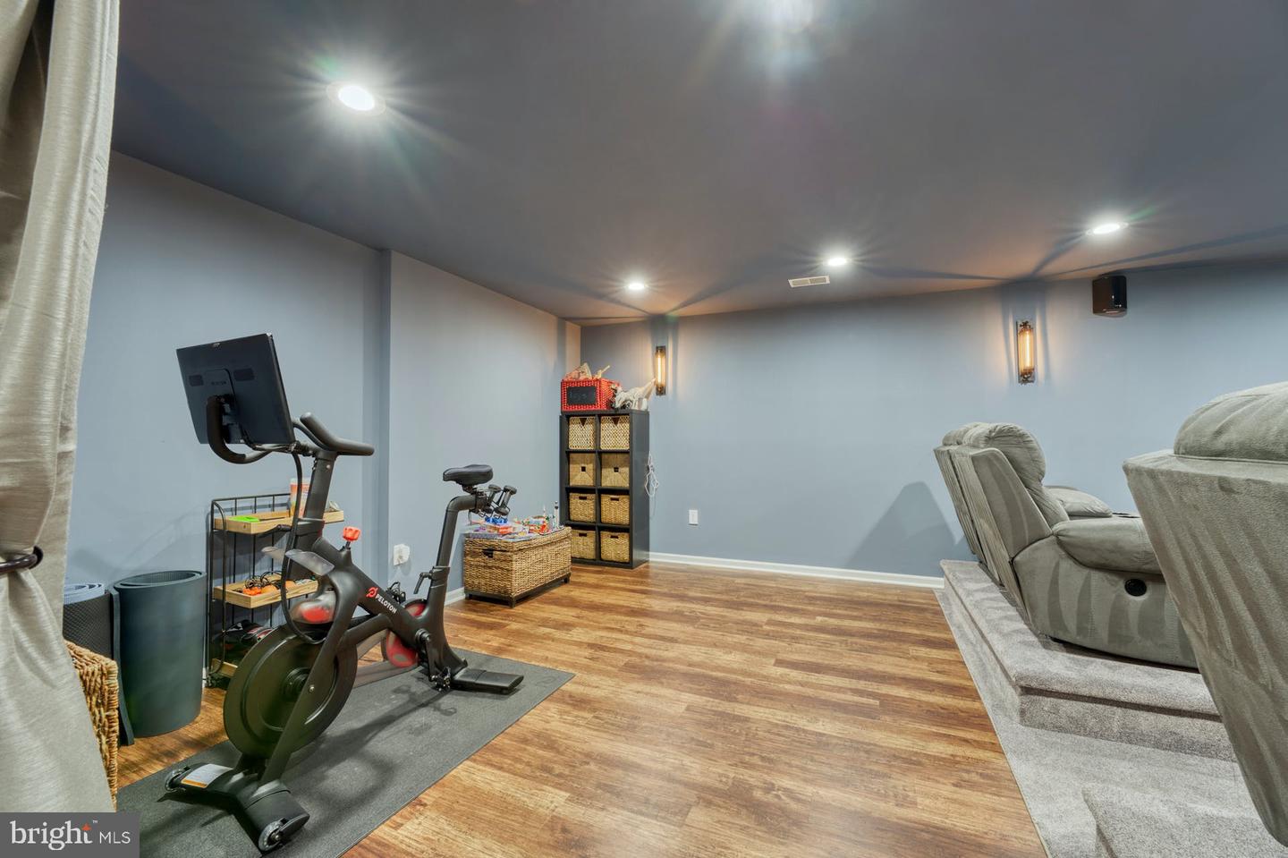 43422 Westchester SQUARE