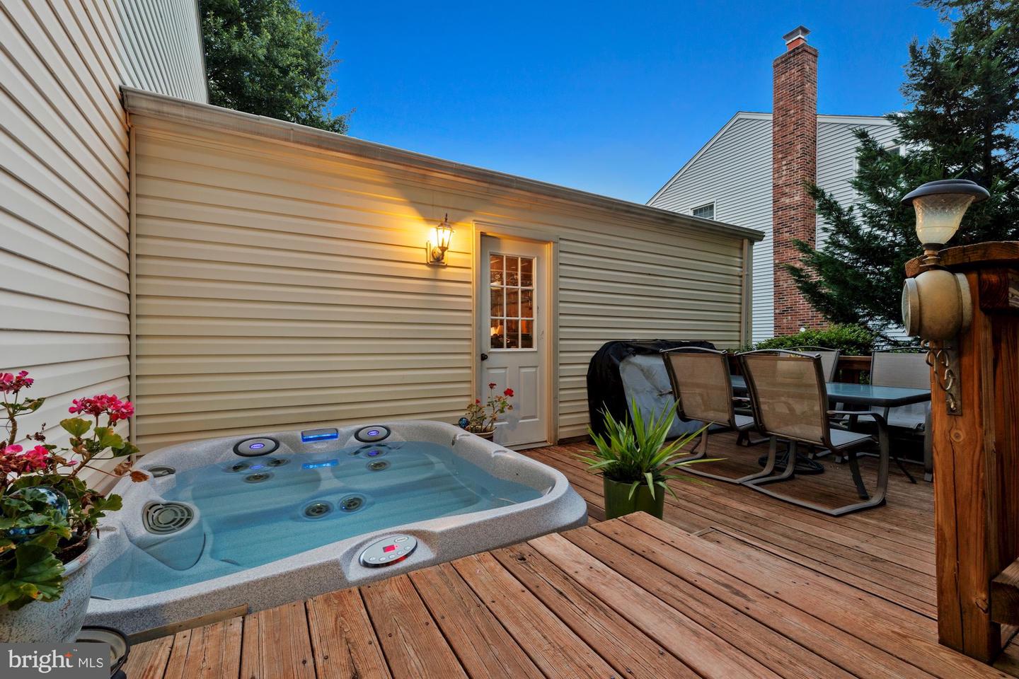 105 Red Oak LANE