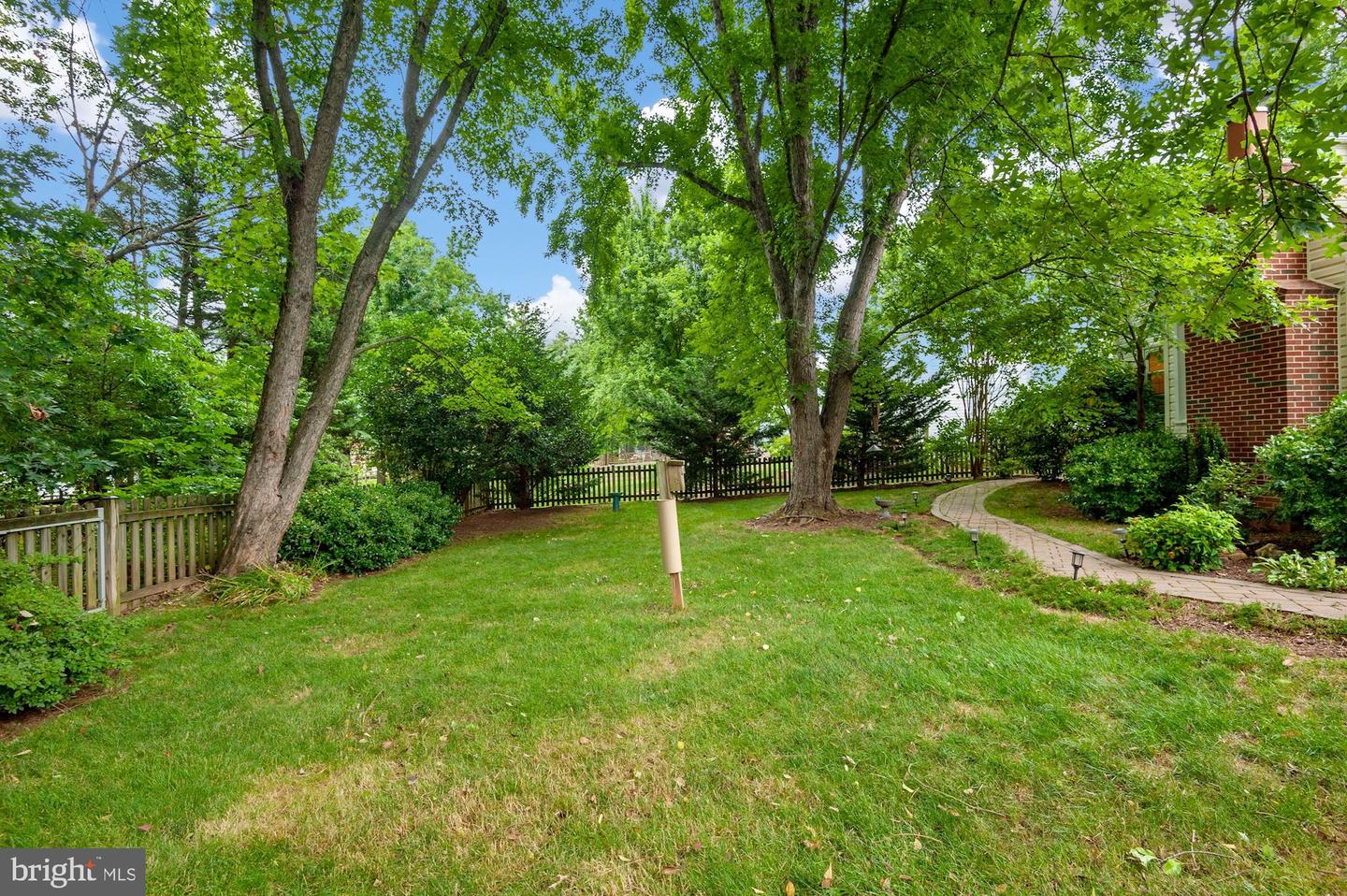 105 Red Oak LANE