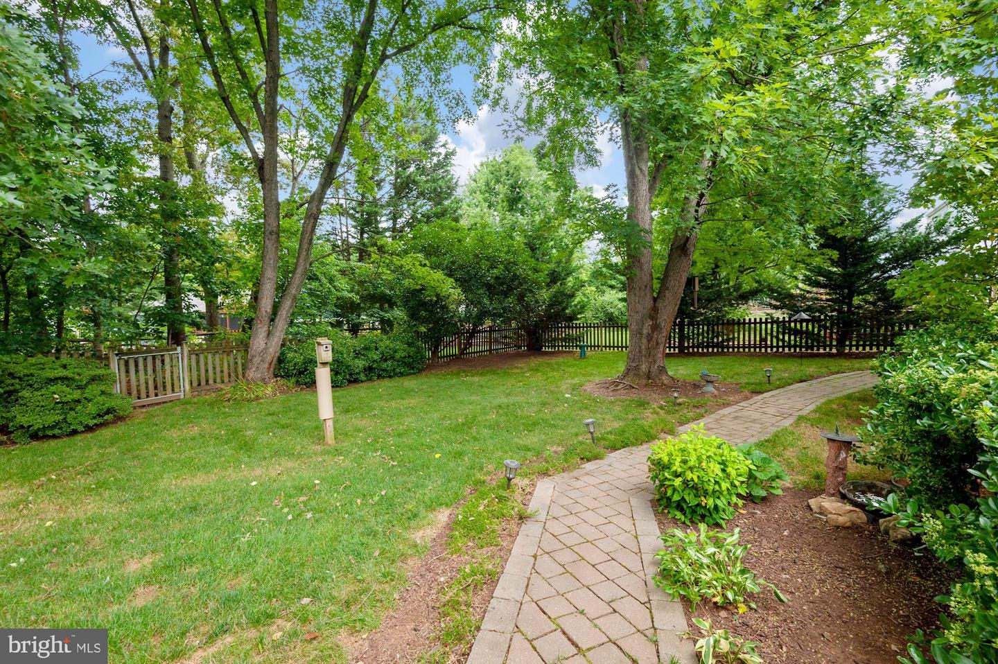 105 Red Oak LANE