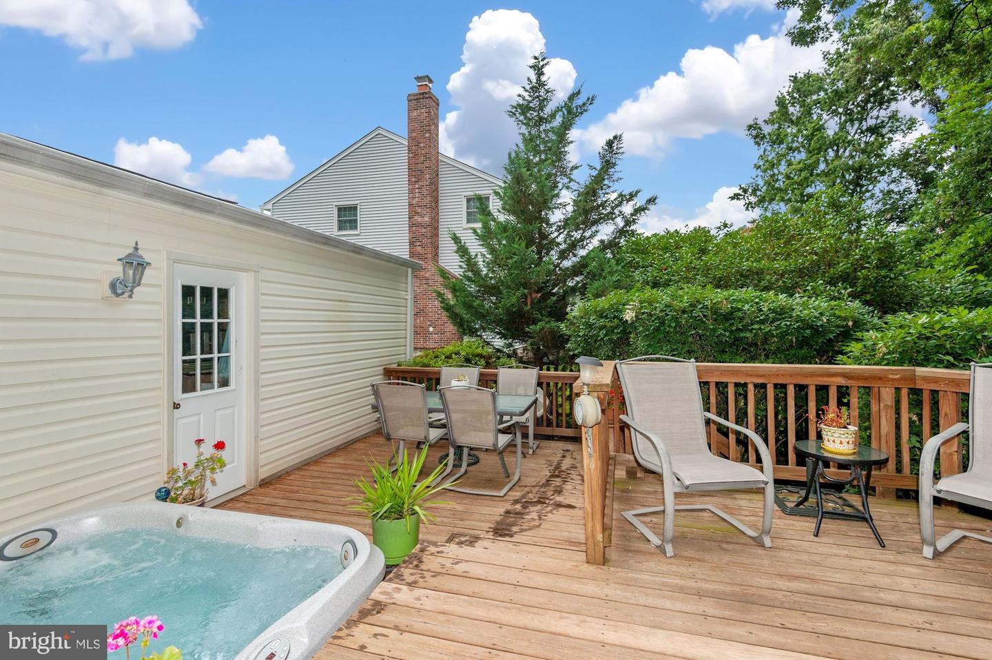 105 Red Oak LANE
