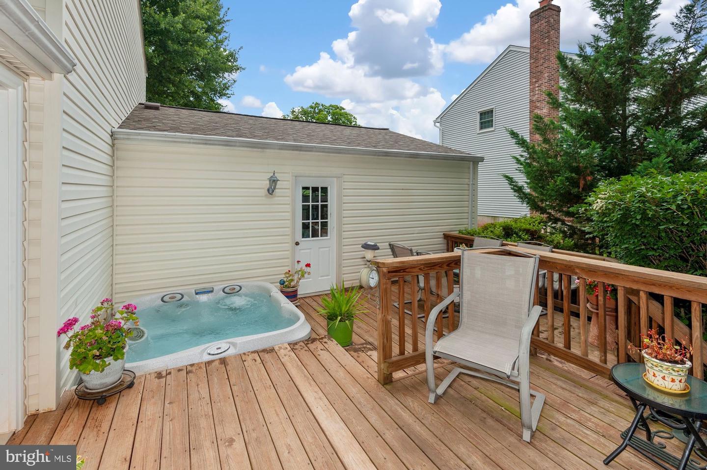 105 Red Oak LANE