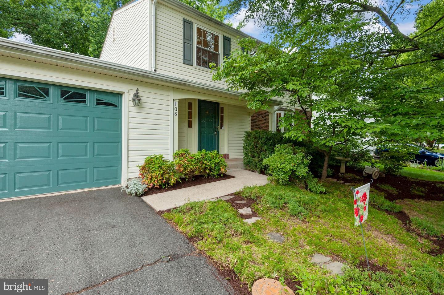 105 Red Oak LANE