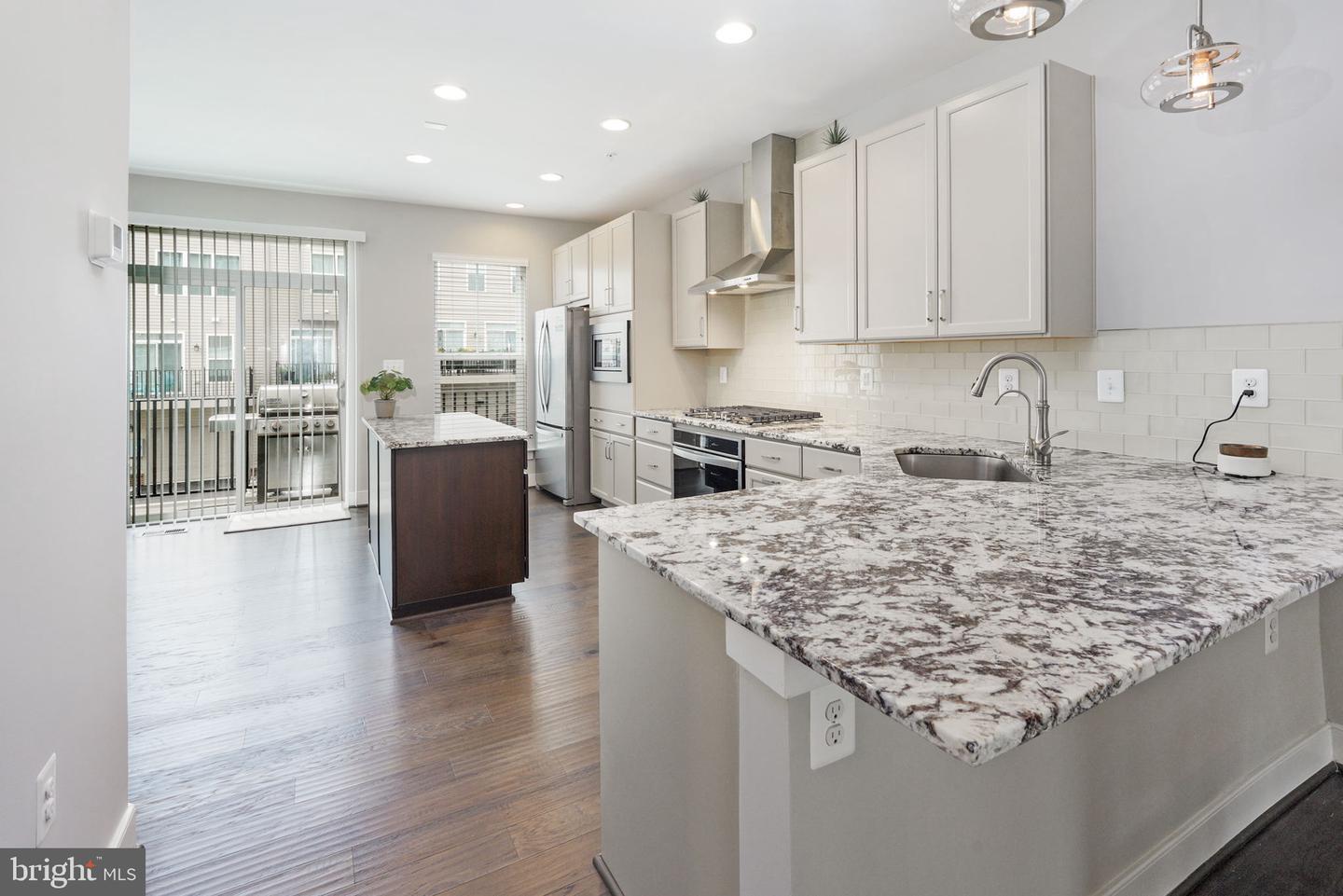 22999 Sullivans Cove SQUARE