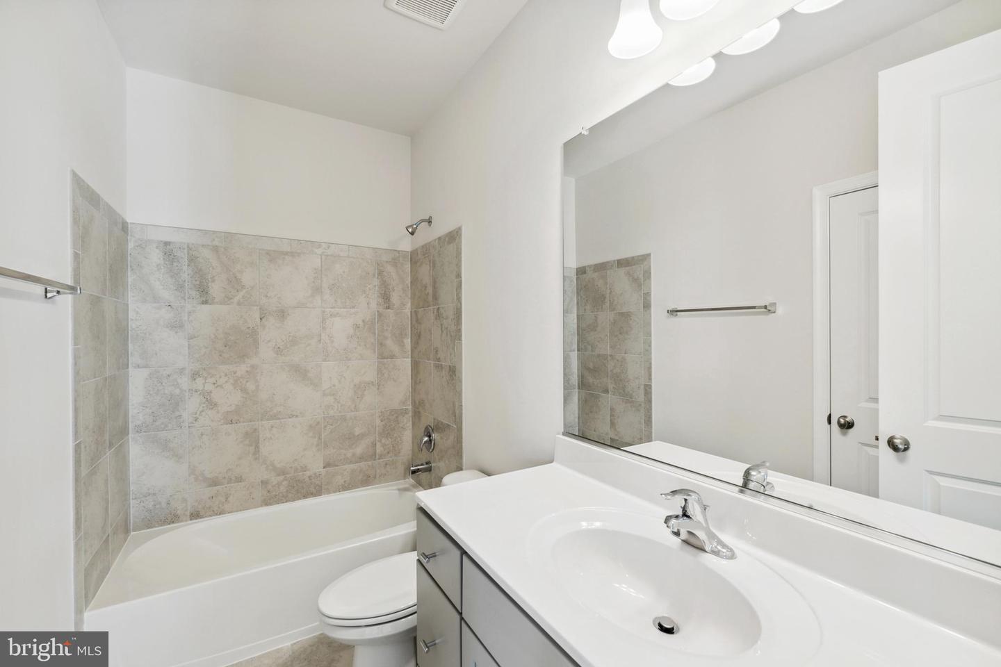 42938 Running Creek SQUARE