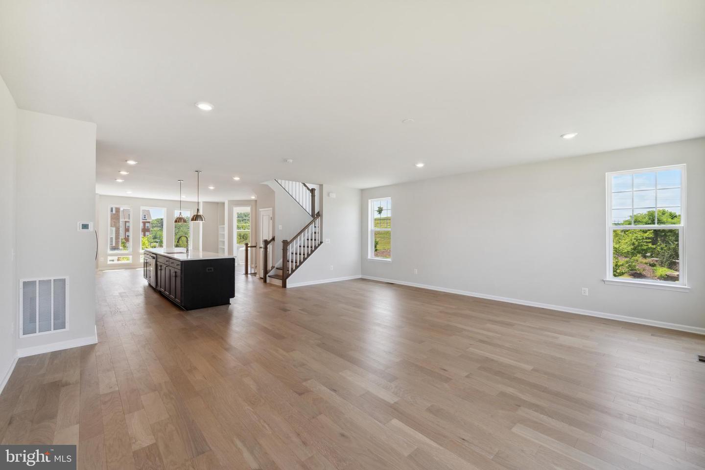 42928 Running Creek SQUARE