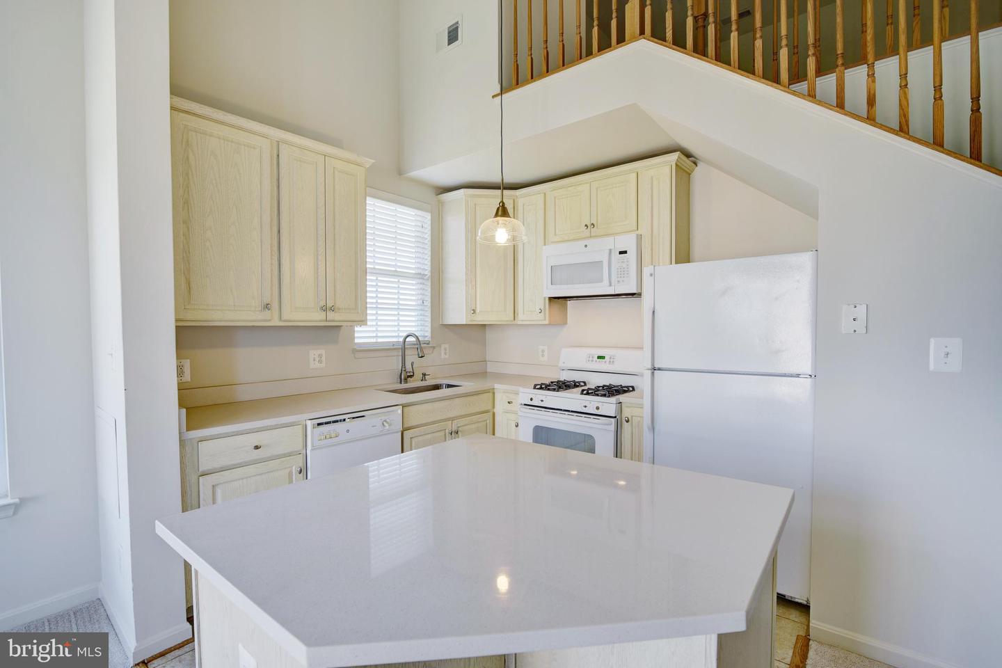21191 McFadden SQUARE Unit: 407