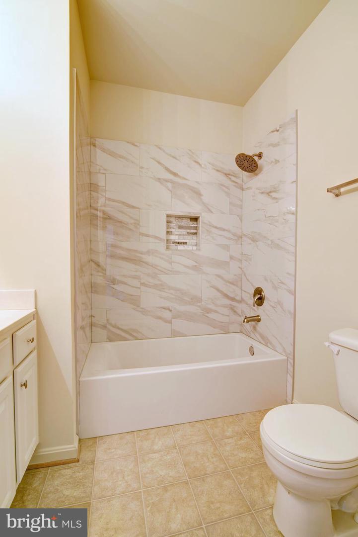 21191 McFadden SQUARE Unit: 407