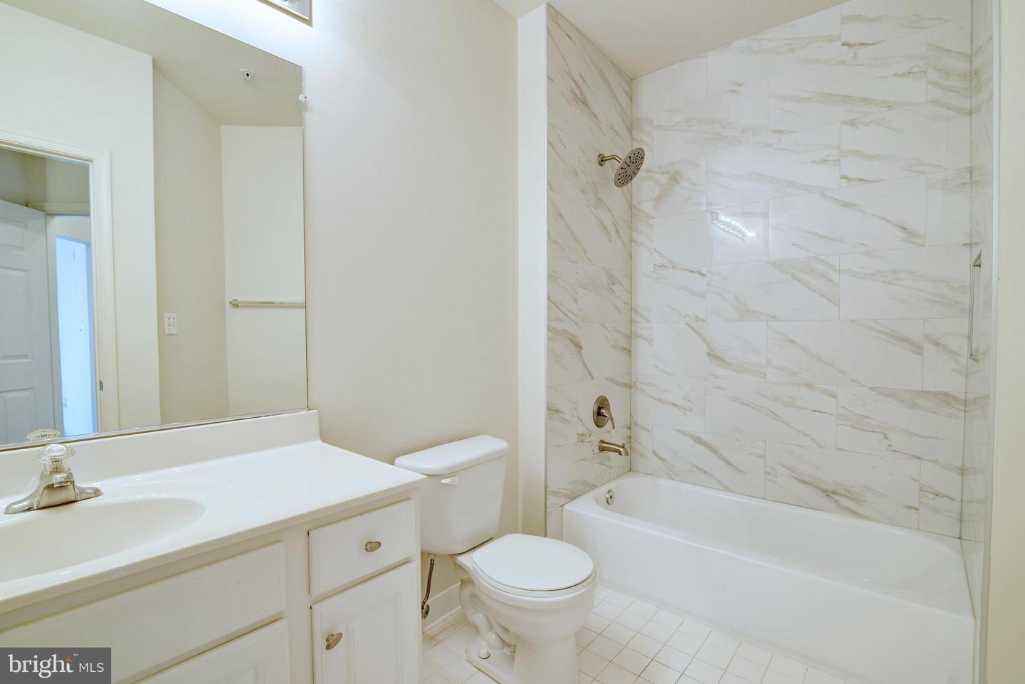 21191 McFadden SQUARE Unit: 407