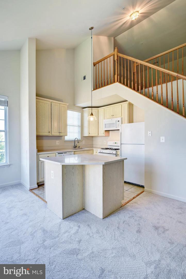 21191 McFadden SQUARE Unit: 407