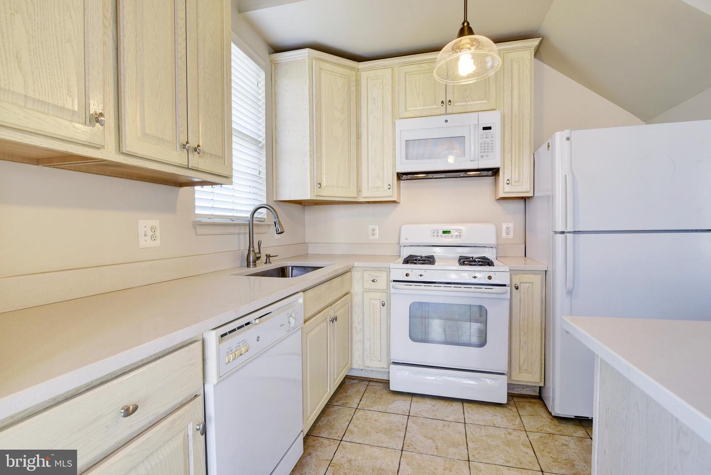 21191 McFadden SQUARE Unit: 407