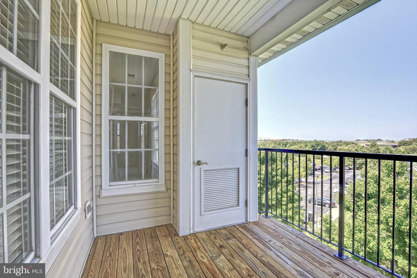21191 McFadden SQUARE Unit: 407
