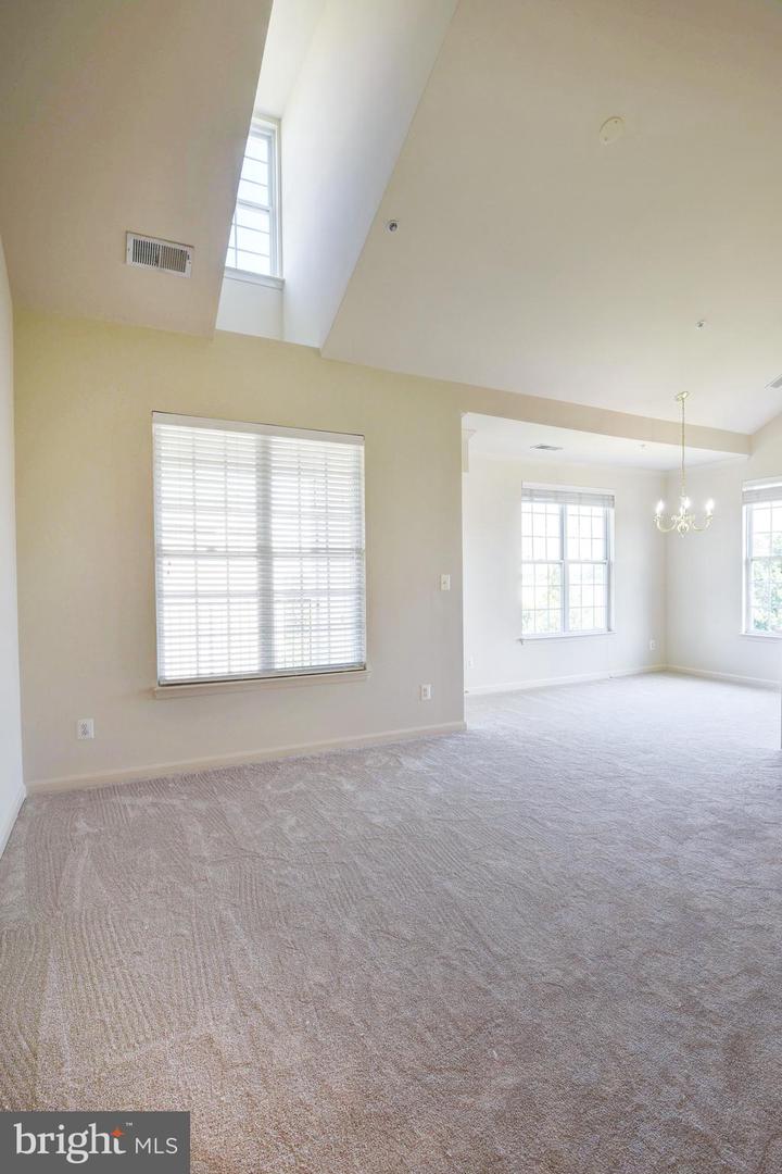 21191 McFadden SQUARE Unit: 407
